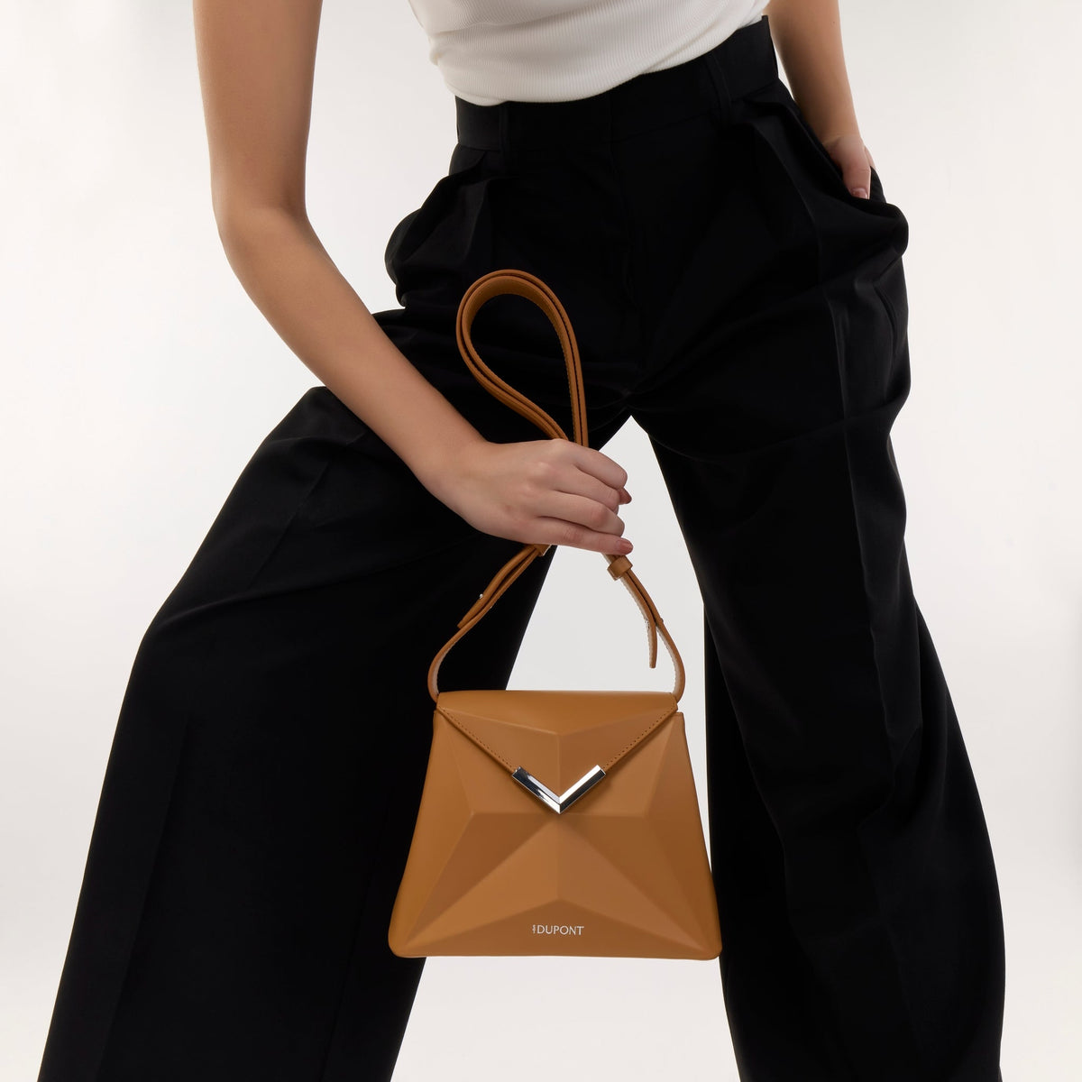 Small color_tan gender_woman leather goods 2 - S.T. DUPONT Europe