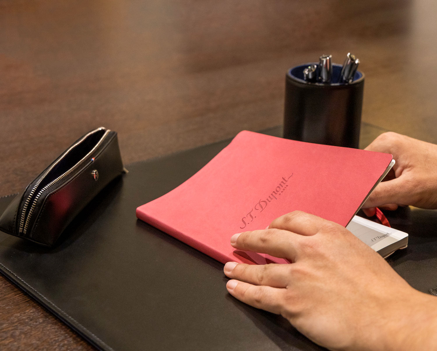 Desk pad